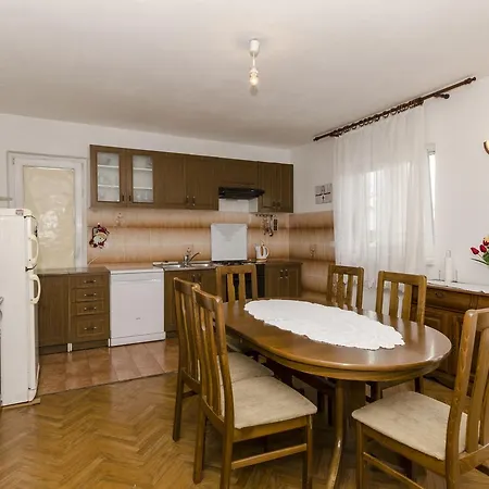 Biserka Apartment *